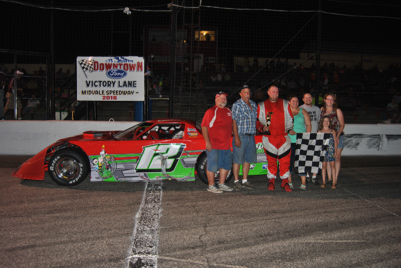 Schultz Charges To Super Modified Win